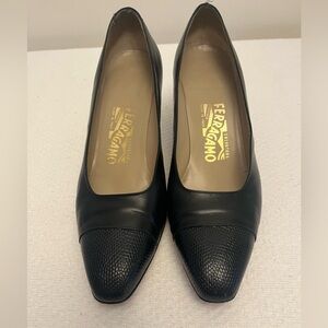 SALVATORE FERRAGAMO-Vintage Black Leather Snakeskin Embossed Cap Toe Heel Sz 9B